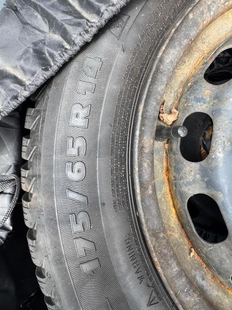 Set Winterbanden Ford Ka, Ophalen, 14 inch, Gebruikt, 175 mm
