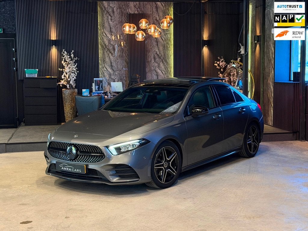 Mercedes-Benz A-klasse 180 AMG|PANO|SFEER|BOMVOL!, 136 pk, Gebruikt, Euro 6, 4 cilinders