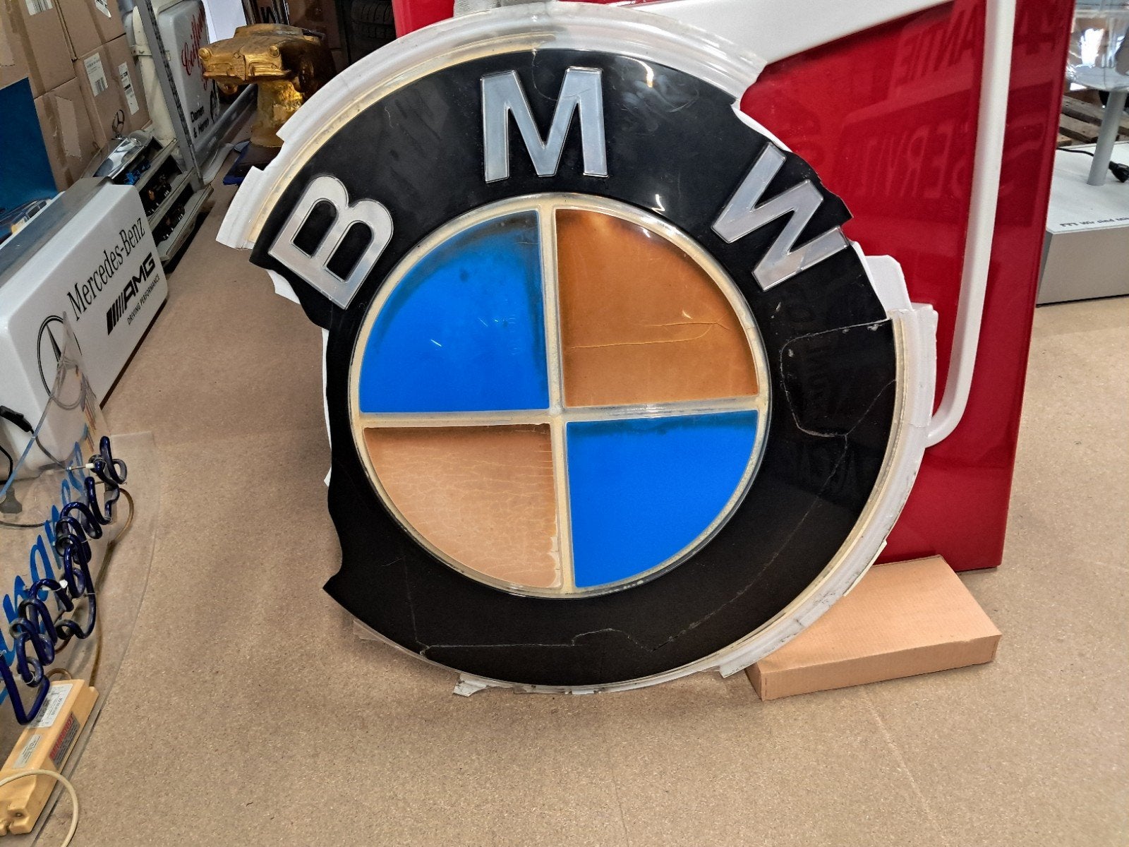 Kapot originele BMW 92cm logo lichtbakplaat nog steeds leuk!, Verzamelen, Ophalen, Reclamebord, Eu, Gebruikt