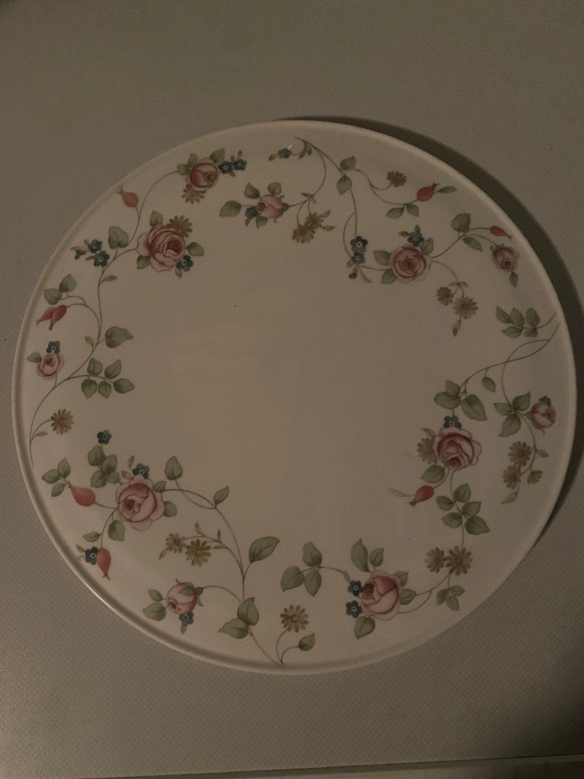 Wedgwood Rosehip Bord - Made in England 1991, Ophalen of Verzenden, Zo goed als nieuw, Bord(en), Wedgwood