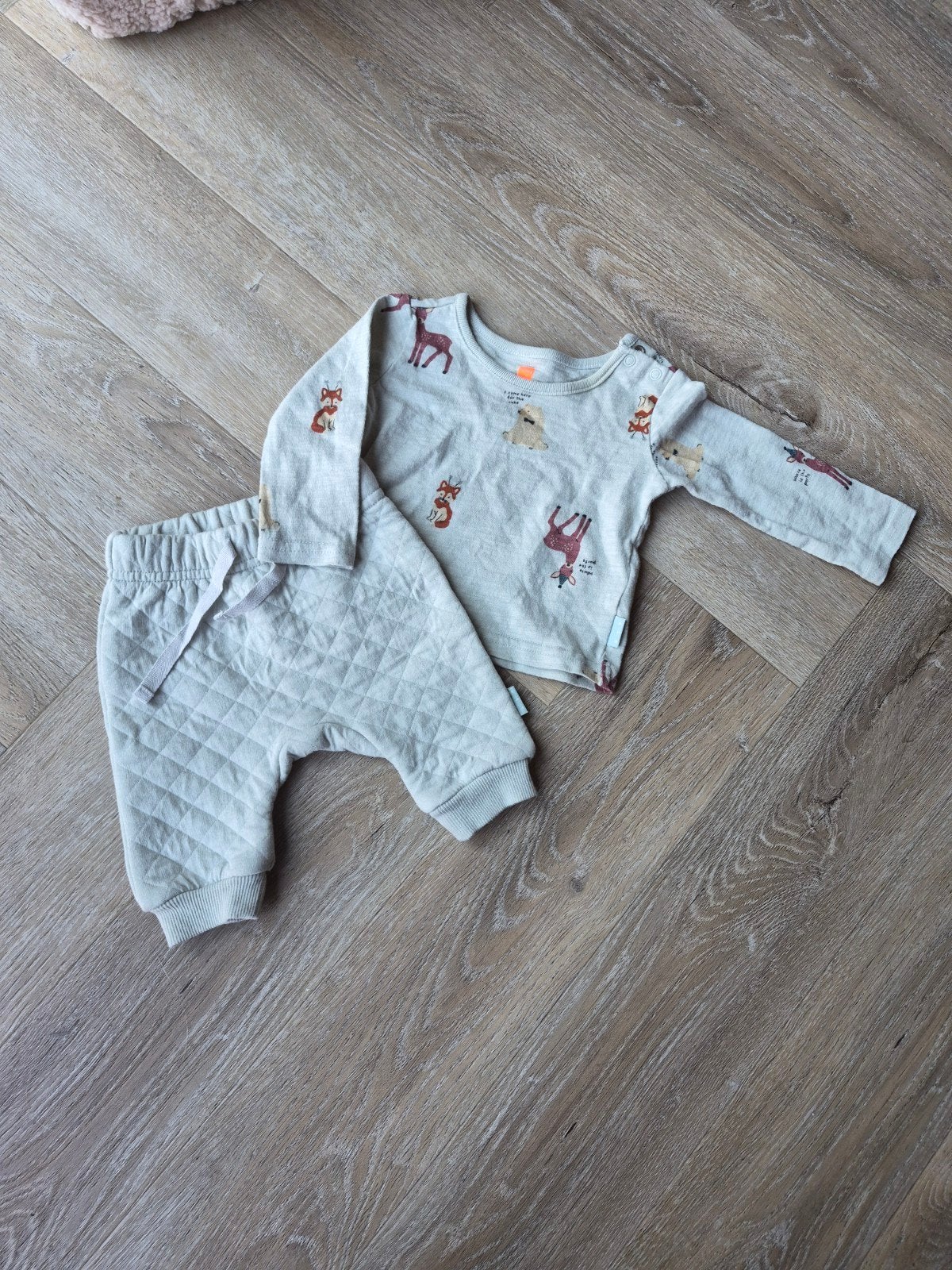 Hema Baby Set Maat 56 - Shirt met Dierenprint en Broekje, Ophalen of Verzenden, Zo goed als nieuw, Hema, Jongetje of Meisje