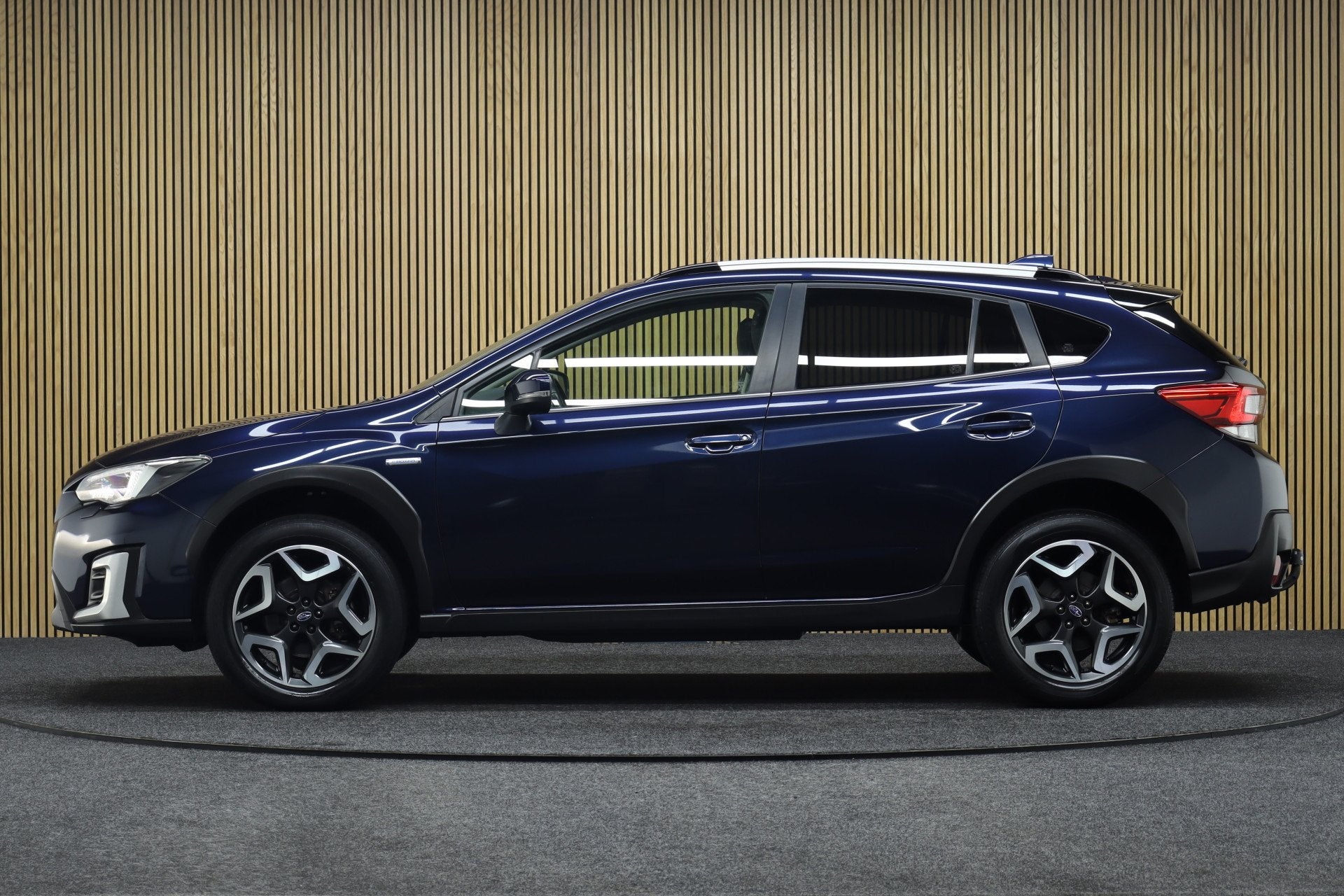 Subaru XV 2.0i e-BOXER Premium AWD | Elek. Schuifdak | Afnee, Auto's, Subaru, 4 cilinders, Blauw, 650 kg, Vierwielaandrijving