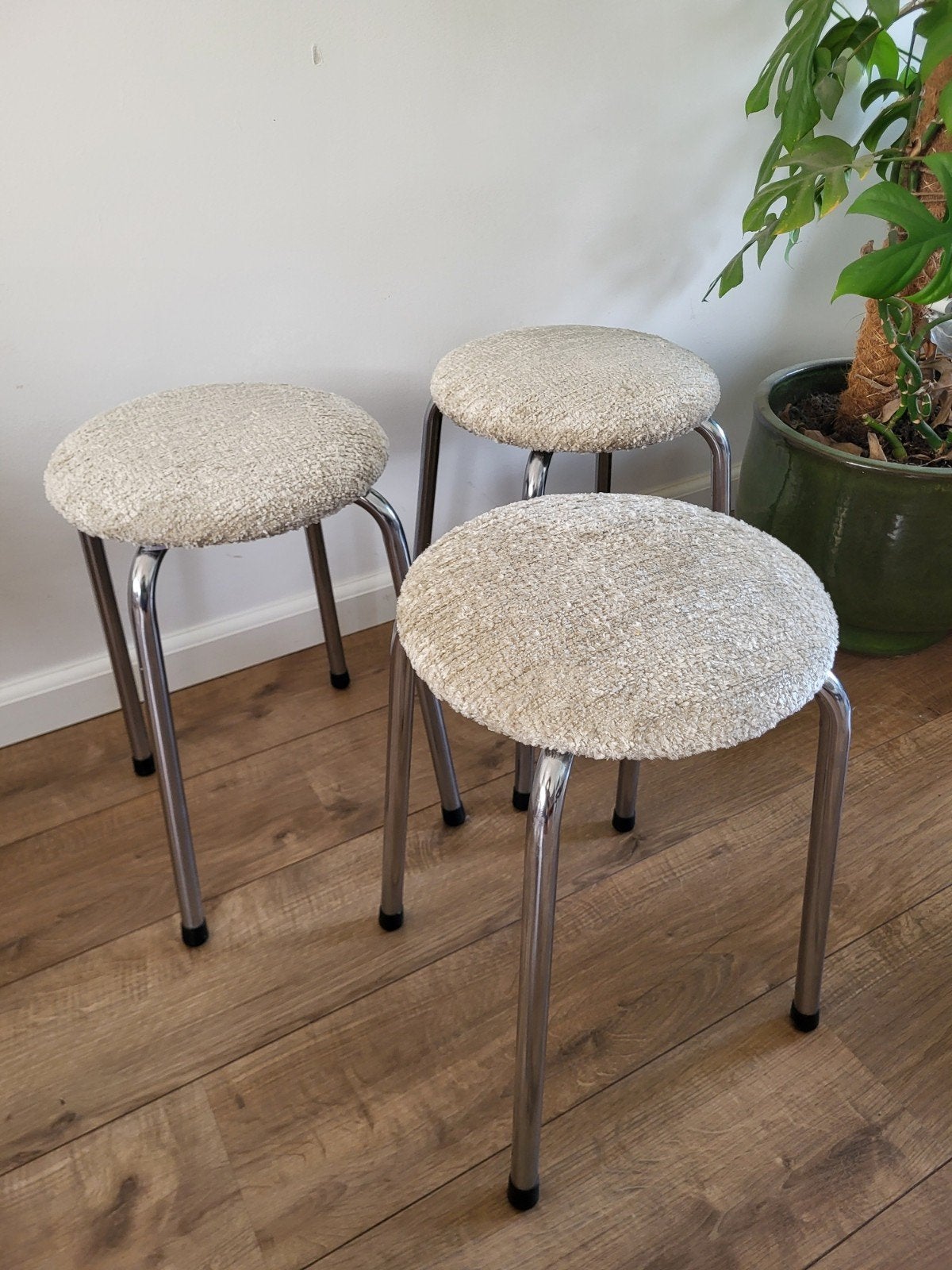Set van 3 Vintage Krukjes - Professioneel Bekleed, Ophalen of Verzenden, Zo goed als nieuw, Staal