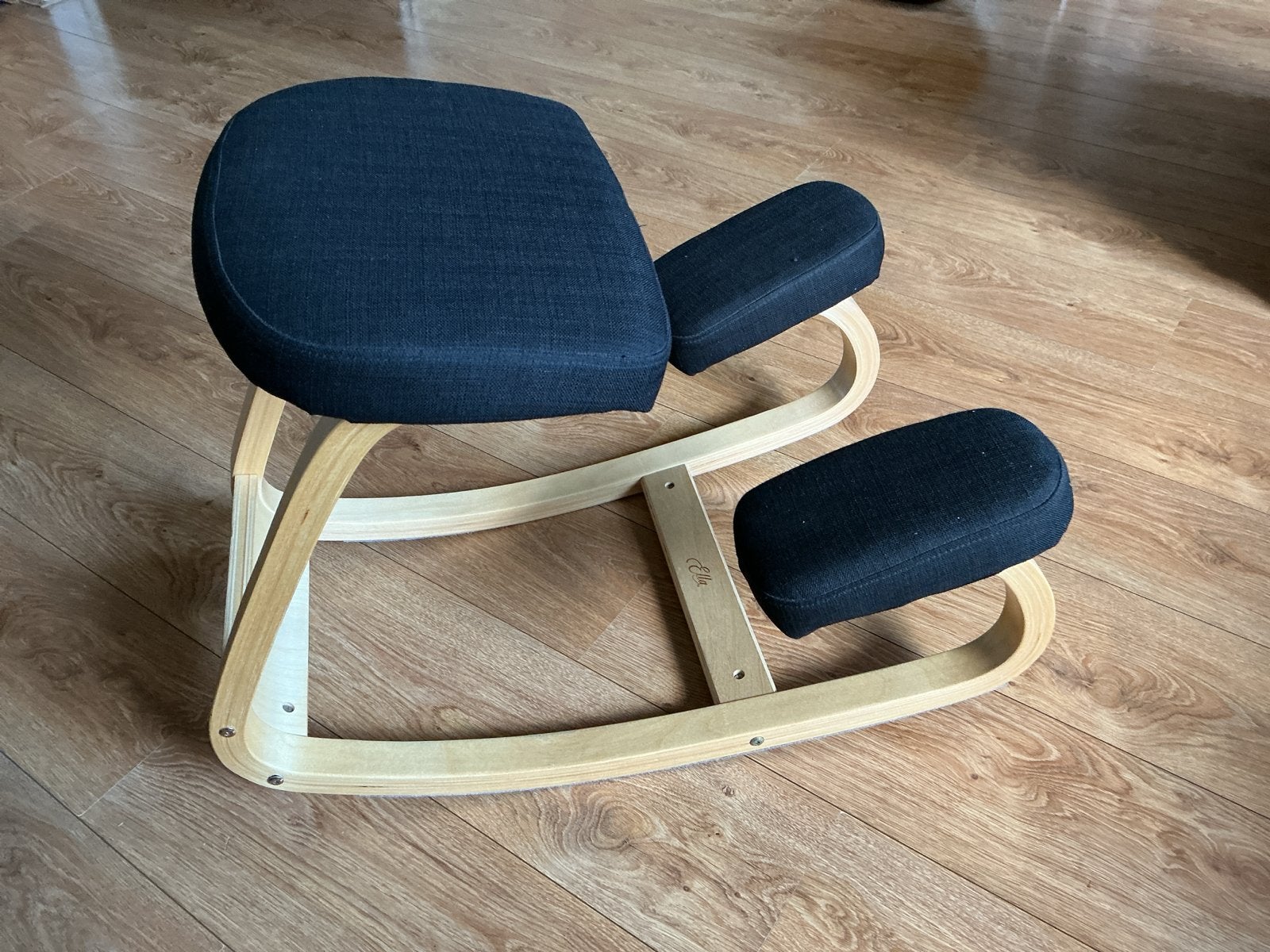 Ergonomische kniestoel - Zwart met houten frame, Ophalen, Zwart, Zo goed als nieuw, Eén