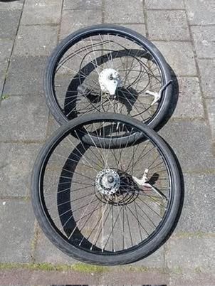 Fiets wielen (compleet voor de prijs), Ophalen, Zo goed als nieuw