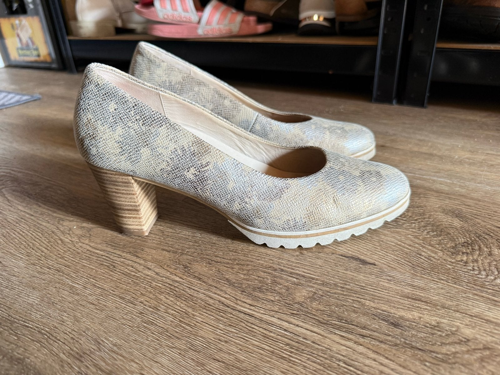 Gabor hakken goud/zilver kleur, maat 38,5, Kleding | Dames, Ophalen of Verzenden, Gedragen, Overige kleuren, Pumps