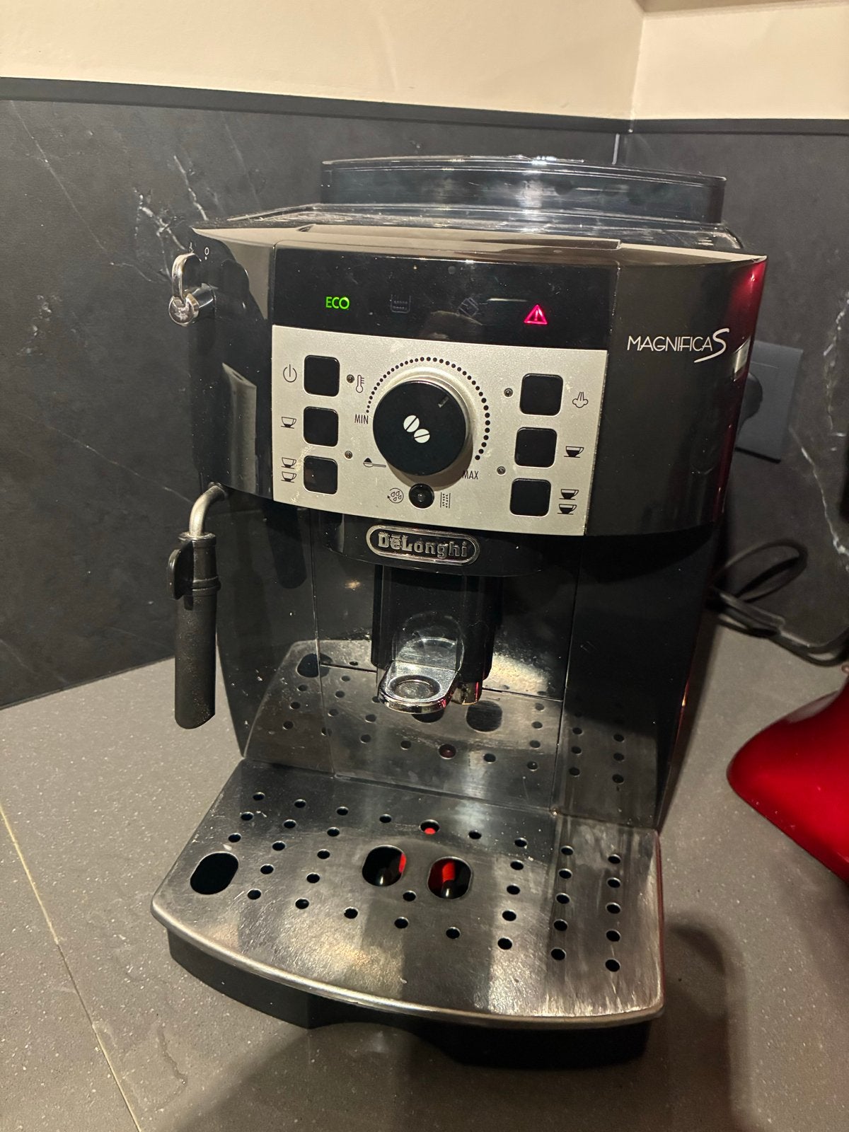 DeLonghi Magnifica S Koffiemachine (Storing), Gebruikt, Koffiemachine, Afneembaar waterreservoir, Koffiebonen