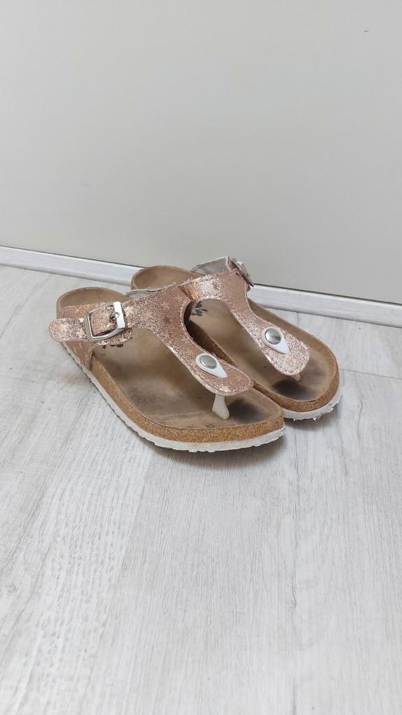 Teenslippers maat 32, Kinderen en Baby's, Kinderkleding | Schoenen en Sokken, Meisje, Schoenen, Ophalen of Verzenden, Zo goed als nieuw