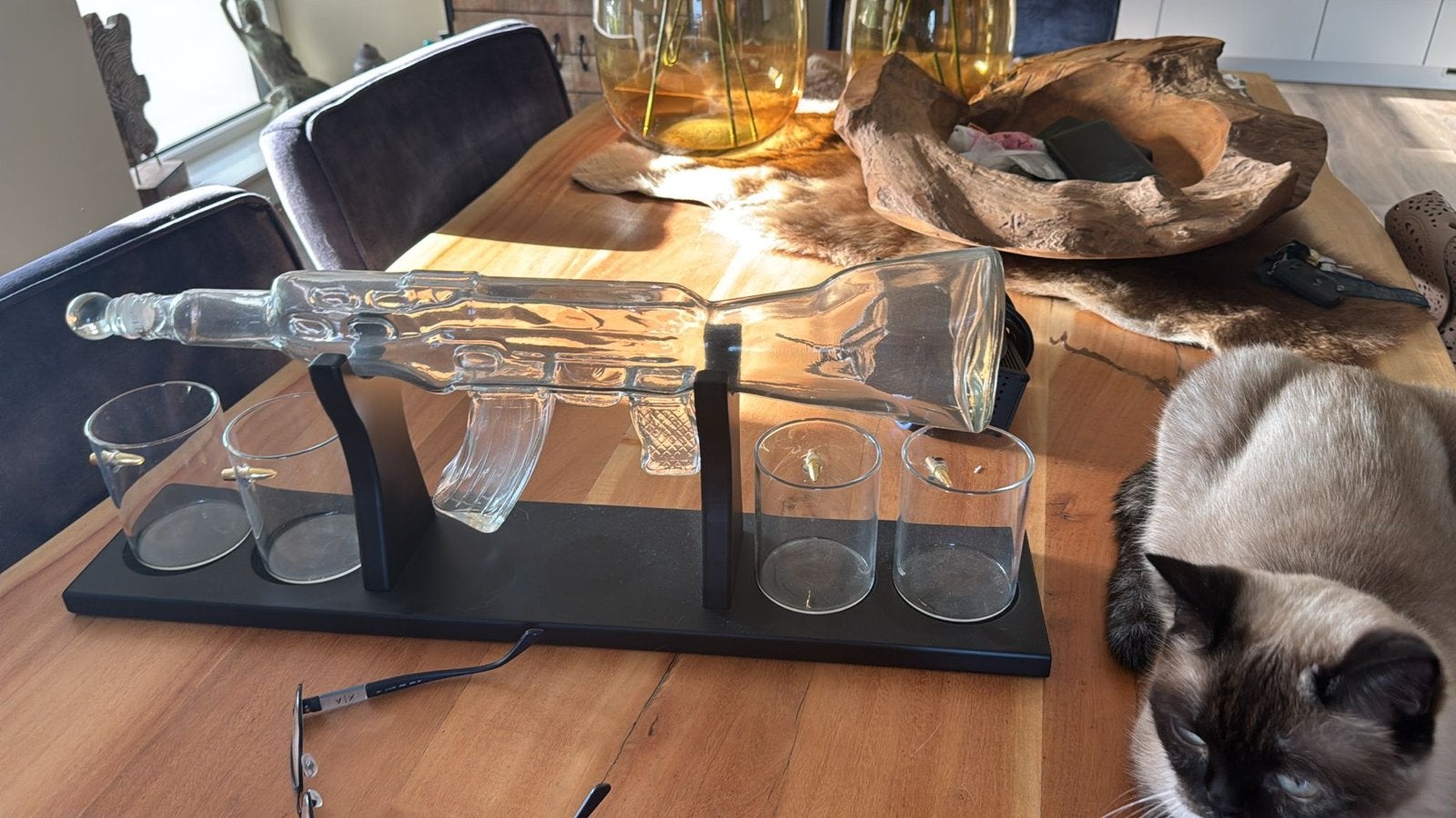 AK-47 Karaf met 6 Shotglazen - Uniek Cadeau, Huis en Inrichting, Woonaccessoires | Overige, Ophalen of Verzenden, Zo goed als nieuw