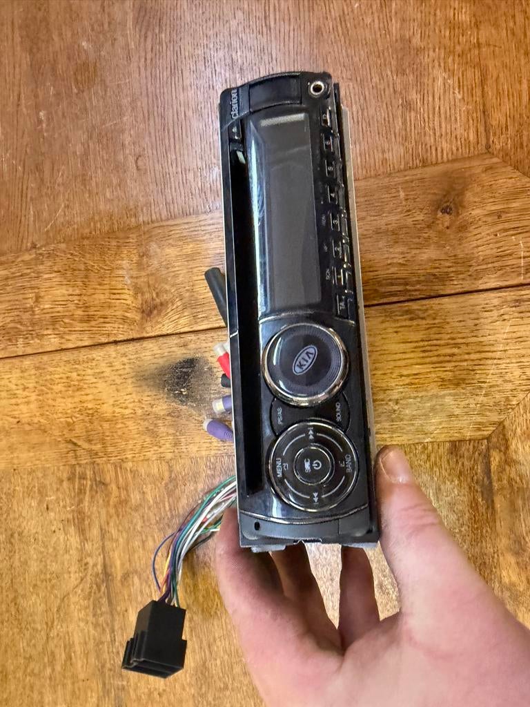 Clarion CZ501E autoradio met KIA logo, Ophalen of Verzenden, Gebruikt