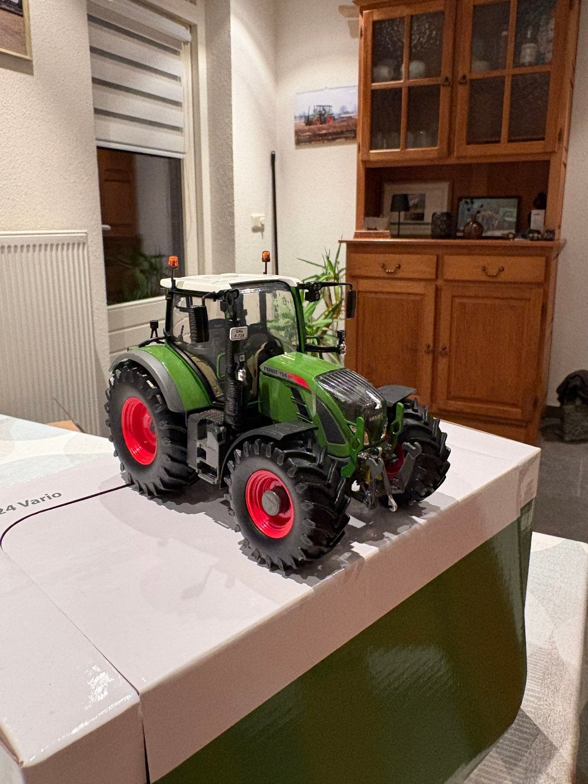 Te koop fendt 724, Ophalen of Verzenden, Zo goed als nieuw, Tractor of Landbouw, Overige merken