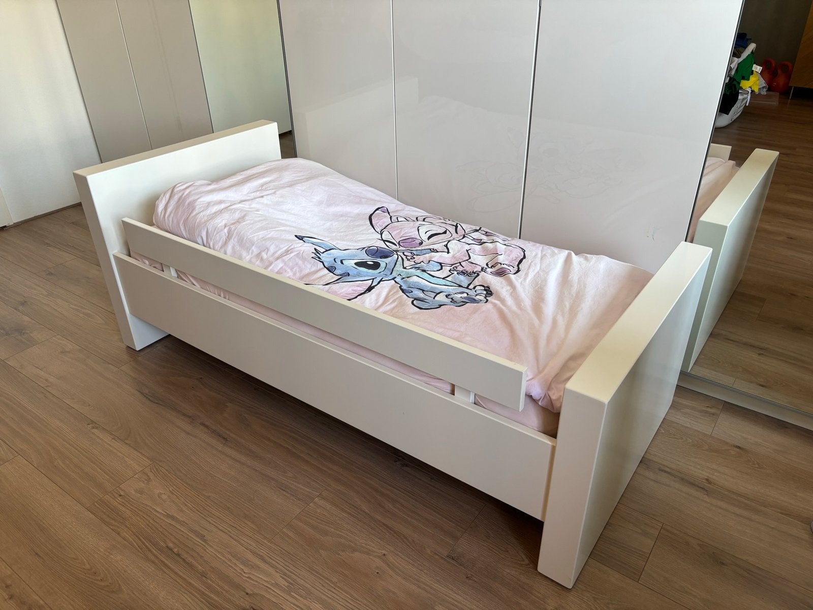 Kidsmill Alaska II Peuterbed 70x150 met matras en bedhekje, Ophalen, Gebruikt, 70 tot 85 cm, 140 tot 160 cm