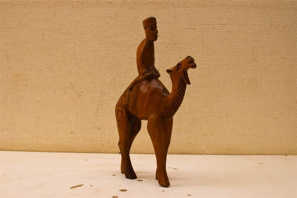 Houten beeld van een kameel 51130, Verzamelen, Beelden en Beeldjes, Ophalen of Verzenden, Gebruikt, Dier