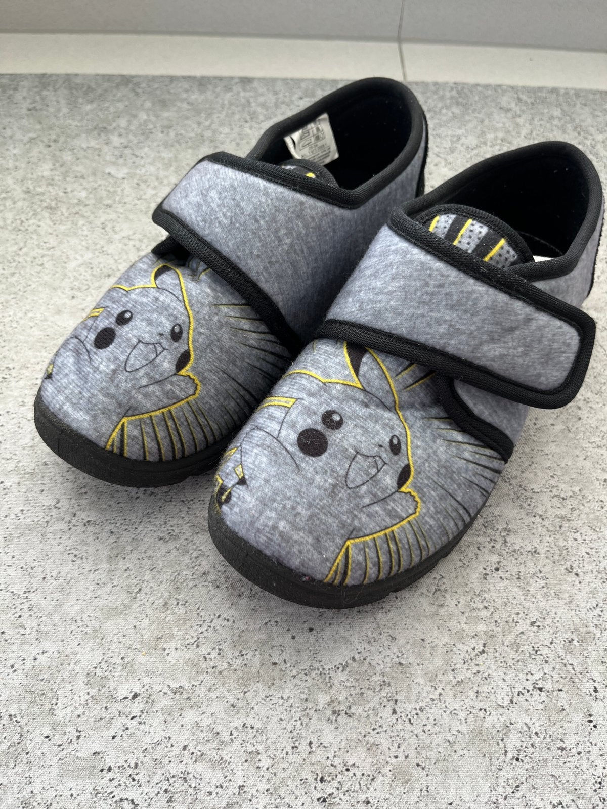 Pokemon pantoffels mt 32 NIEUW, Jongen of Meisje, Overige typen, Nieuw, Ophalen of Verzenden