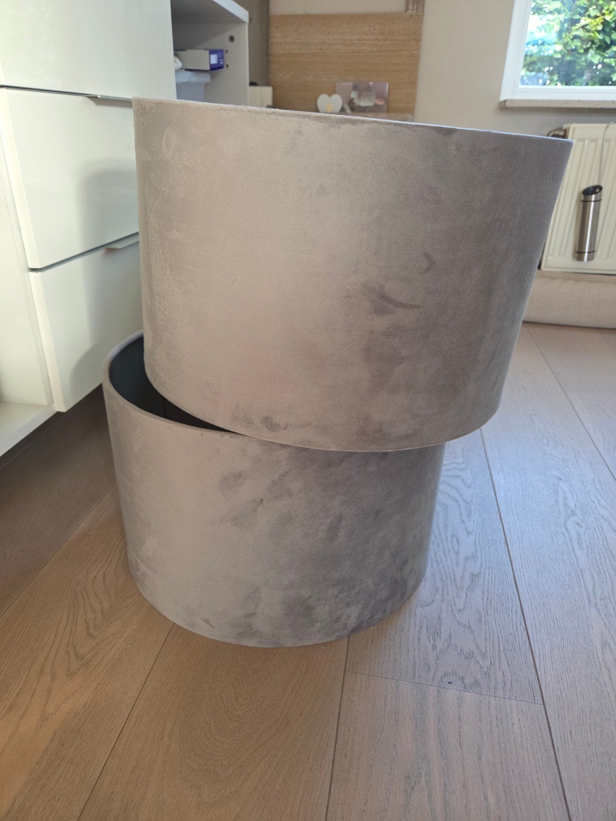 grijze velours lampenkappen van Karwei, Ophalen, Rond, 25 cm, Zo goed als nieuw
