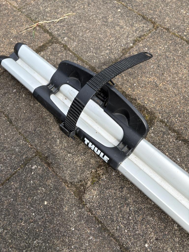 Thule Outride 561 fietsdrager met steekas adapters, Ophalen of Verzenden, 1 fiets, Gebruikt, Dakdrager