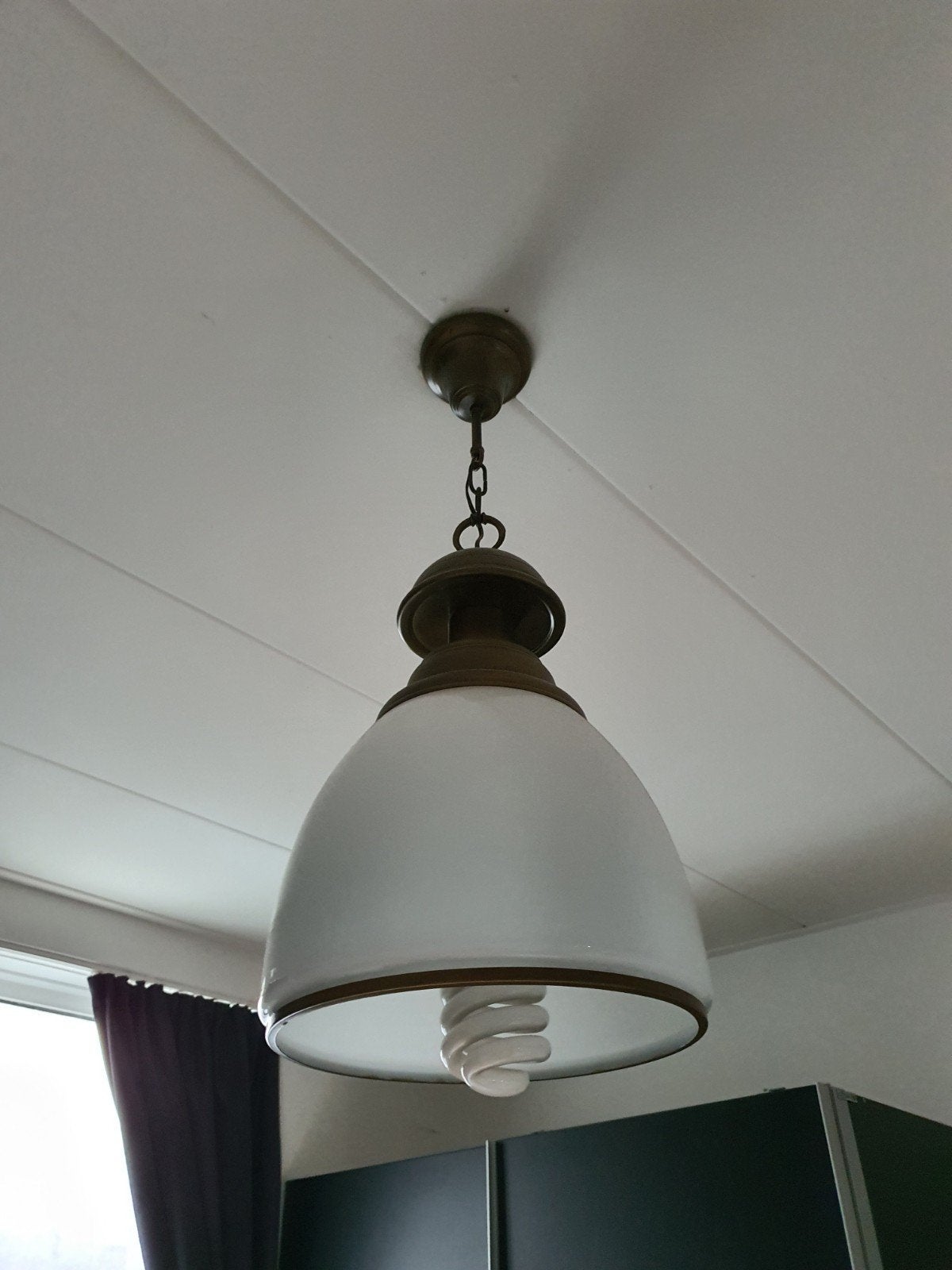 Vintage hanglamp met opalen glazen kap, Huis en Inrichting, Ophalen, Gebruikt, Vintage, E27 (groot)