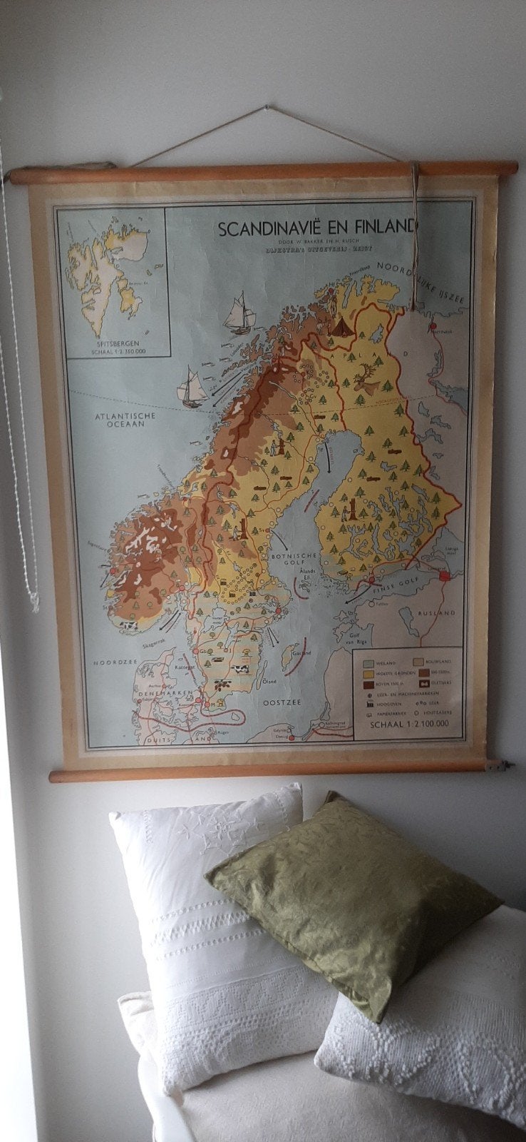 Vintage schoolkaart Scandinavië en Finland, Landkaart, 1800 tot 2000, Nederland, Ophalen