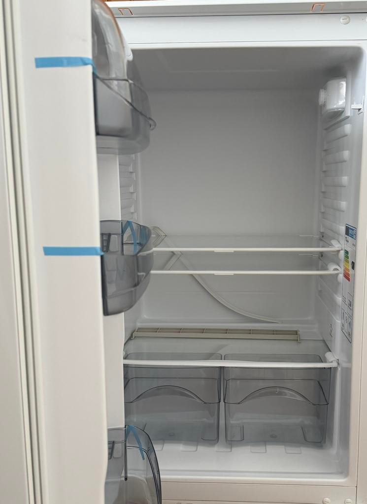 New fridge, Zonder vriesvak, 200 liter of meer, Nieuw, Ophalen