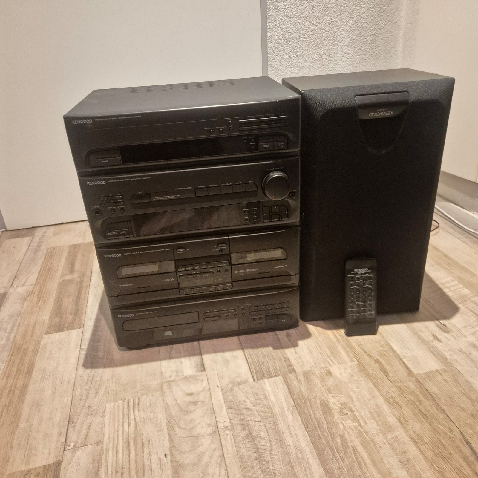 Kenwood Stereo Installatie met Speaker en Afstandsbediening