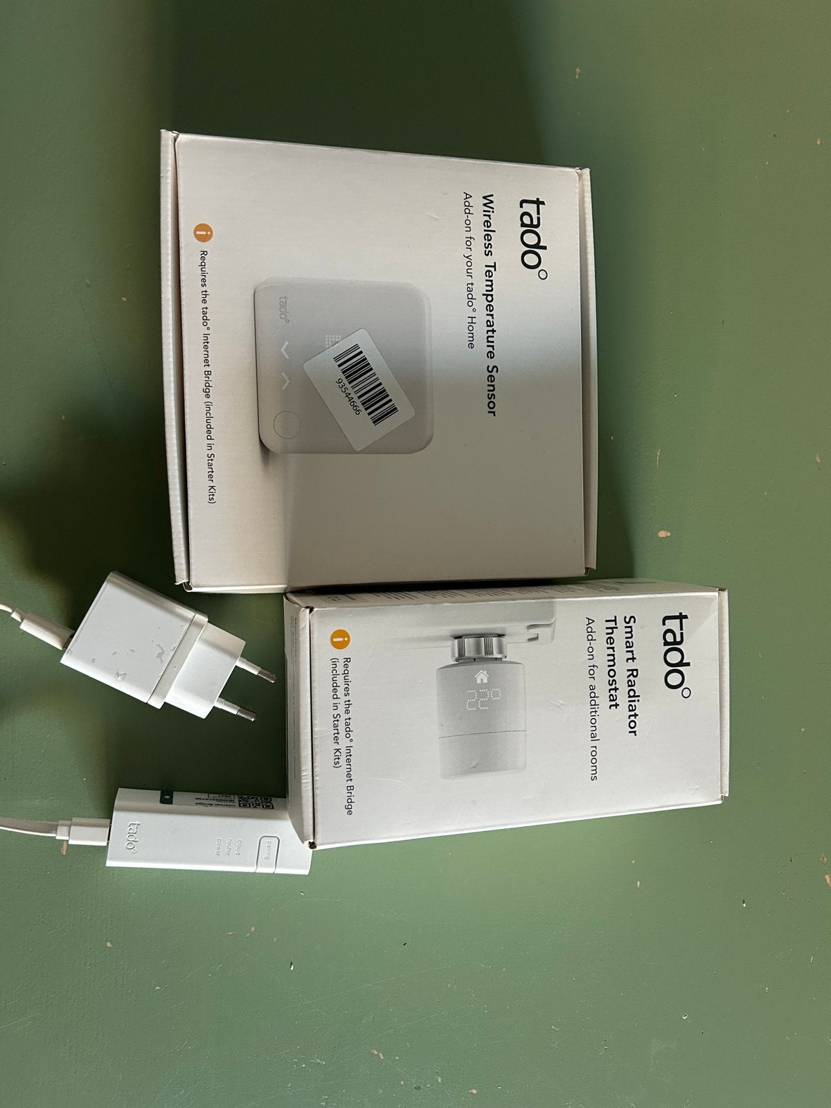 Tado Slimme Thermostaat en radiatorknop incl. Bridge, Ophalen of Verzenden, Slimme thermostaat, Zo goed als nieuw