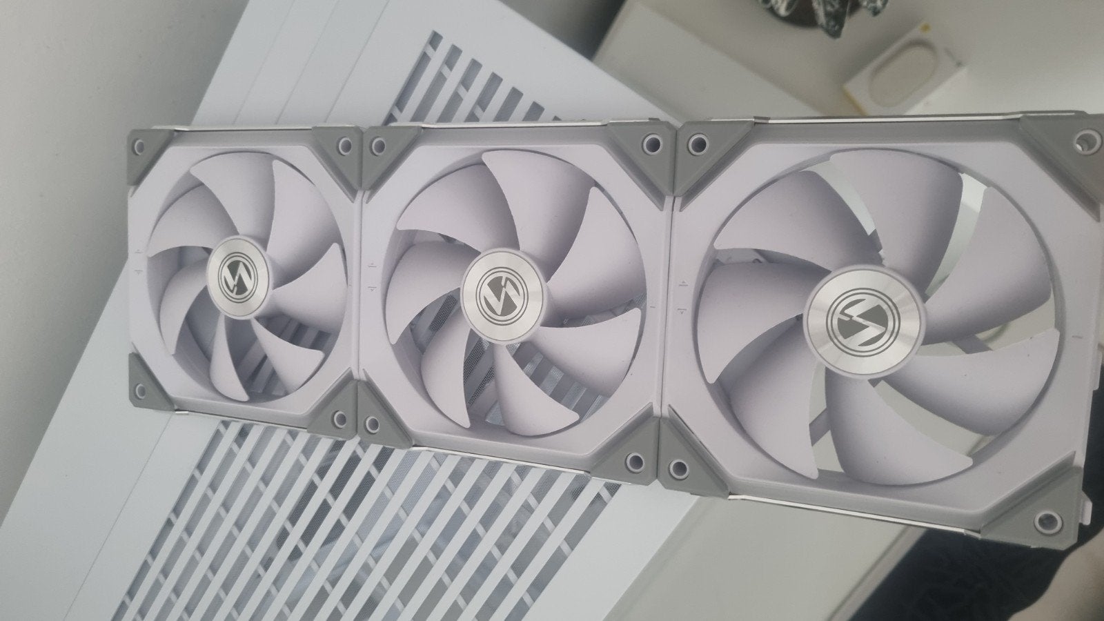3x Lian Li 120mm Fans - Wit, Computers en Software, Computerkoelers, Ophalen of Verzenden