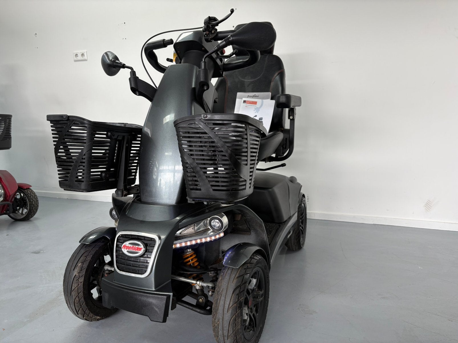 Mango FR1 Scootmobiel | 17 km/h | Digitaal displ | Garantie, Ophalen of Verzenden, Zo goed als nieuw, Mango, 16 km/u of meer