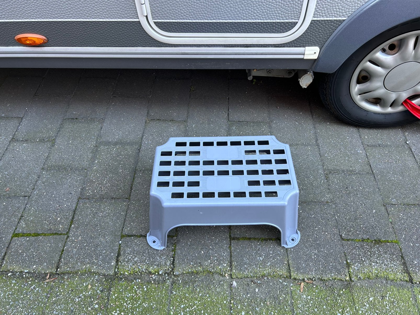 Grijs kunststof opstapbankje, Caravans en Kamperen, Ophalen, Gebruikt