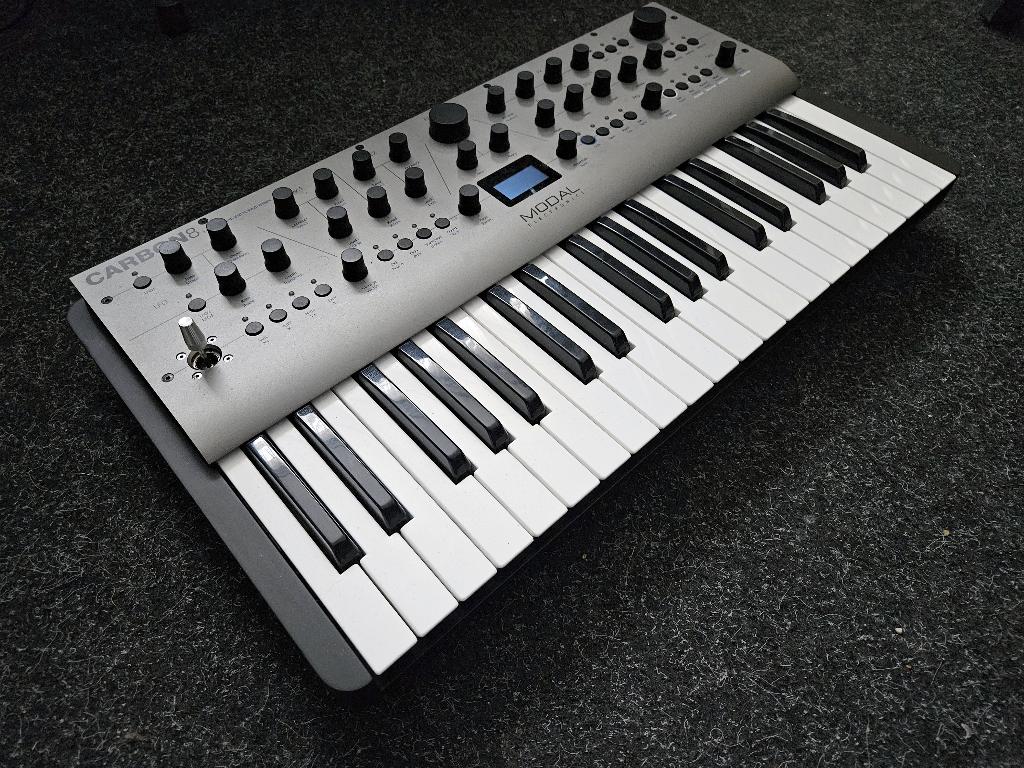 modal carbon 8 synthesizer, Overige merken, Ophalen of Verzenden, Zo goed als nieuw, Met midi-aansluiting