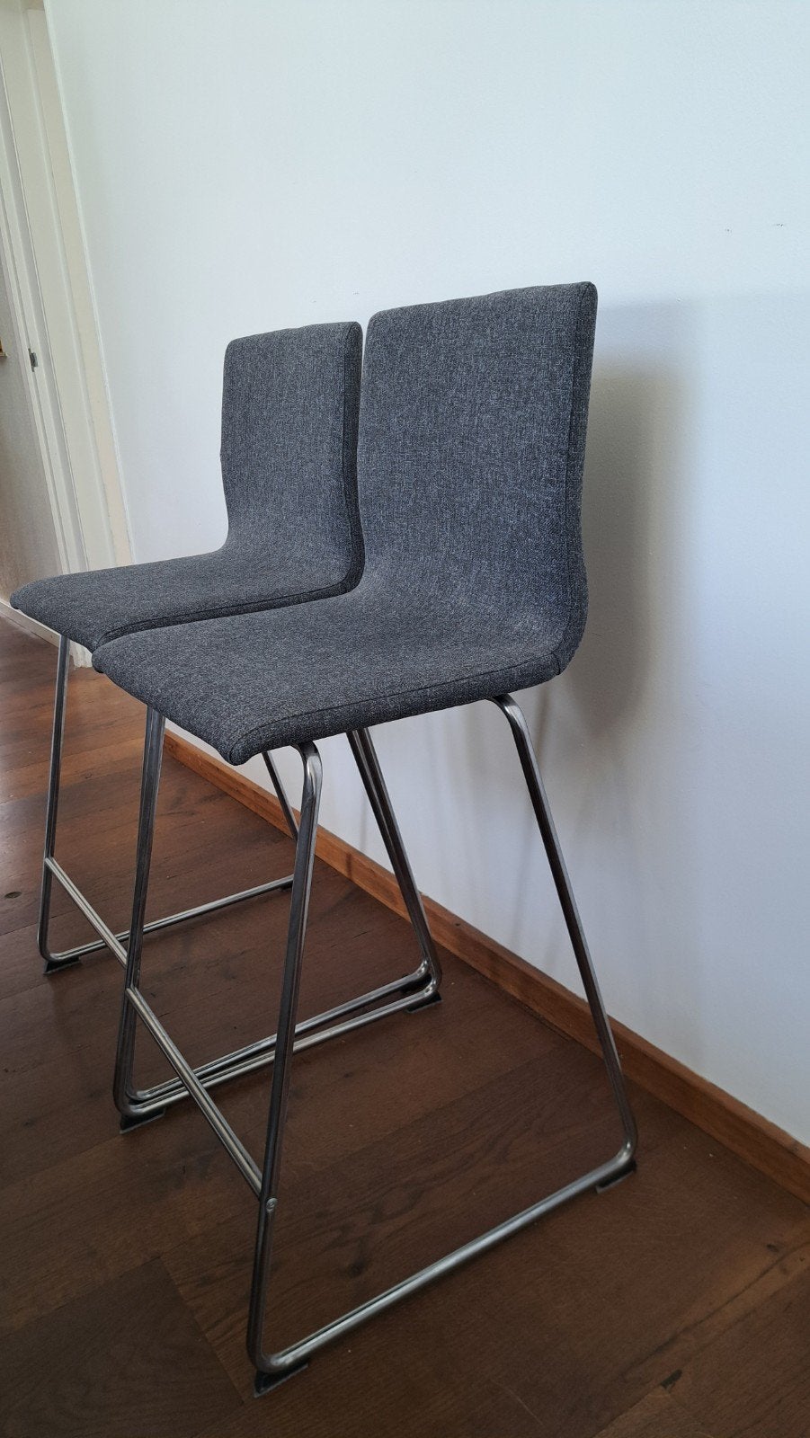 2 nette Volfgang barkrukken in antraciet, 2 krukken, Ophalen, Zo goed als nieuw, 60 tot 90 cm