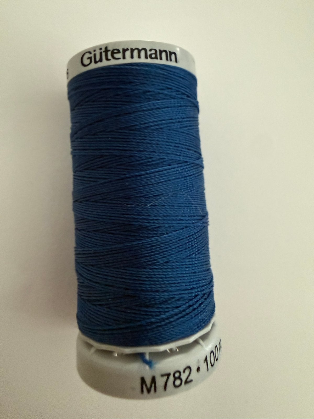 Gütermann extra sterk naaigaren blauw (per 5 klosjes), Hobby en Vrije tijd, Naaien en Fournituren, Ophalen, Nieuw, Garen of Naald(en)