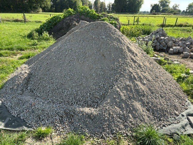 gebroken betonpuin, Tuin en Terras, Ophalen, Bruin