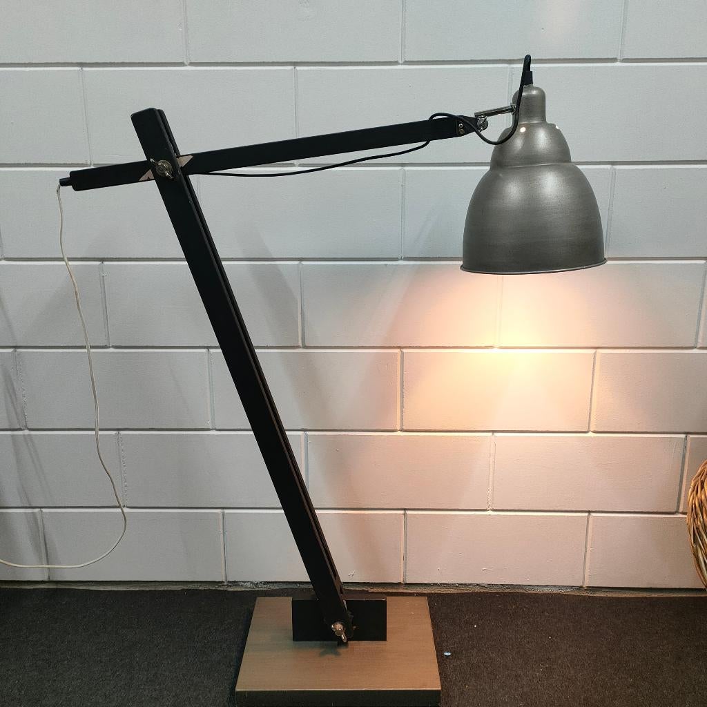 Industriële Vloerlamp (Outlet De Overkant), Ophalen, Gebruikt, Nb, Nb