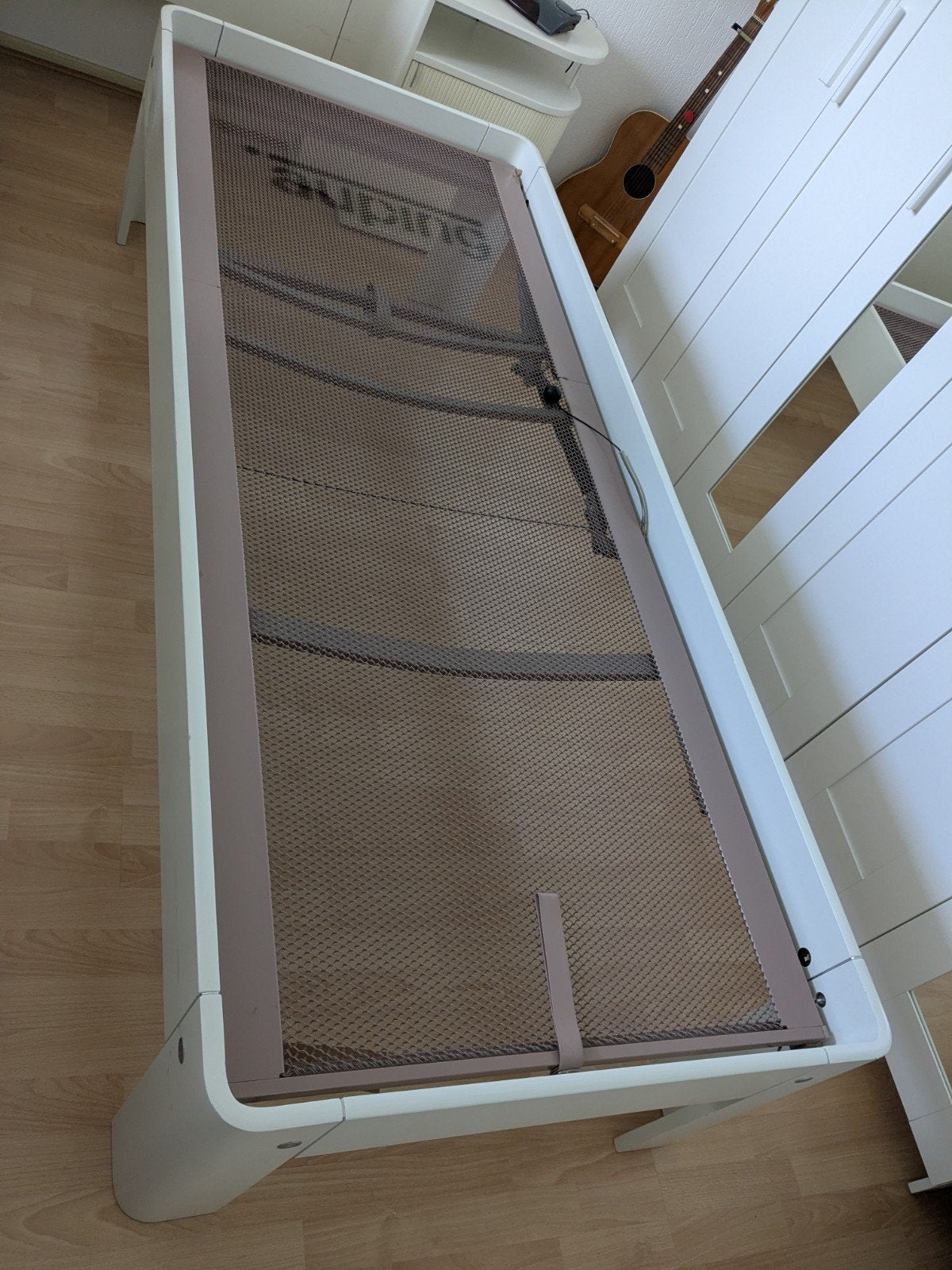 Twee keer eenpersoonsbed met verstelbare spiraal en matras, Huis en Inrichting, Slaapkamer | Bedden, Ophalen, Eenpersoons, Wit