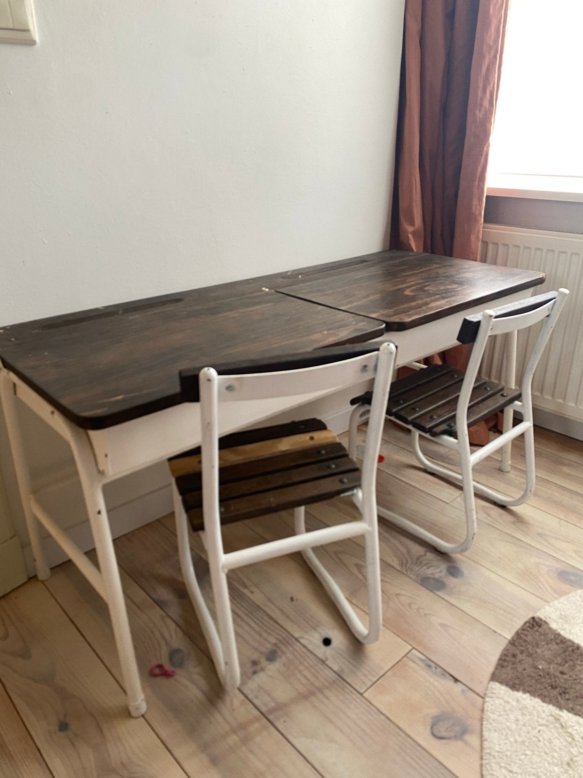 Vintage dubbele schooltafel met twee stoeltjes, Ophalen
