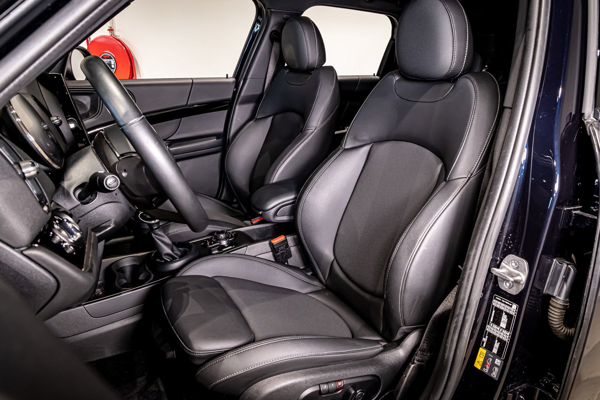 Mini Countryman 1.5 Cooper S E ALL4 Essential|HUD|Leder|Cam, Auto's, Automaat, Dealer onderhouden, Zwart, Countryman