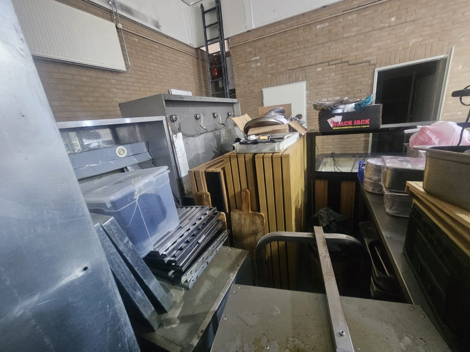 Restaurant- en horeca-inboedel te koop – complete partij, Ophalen