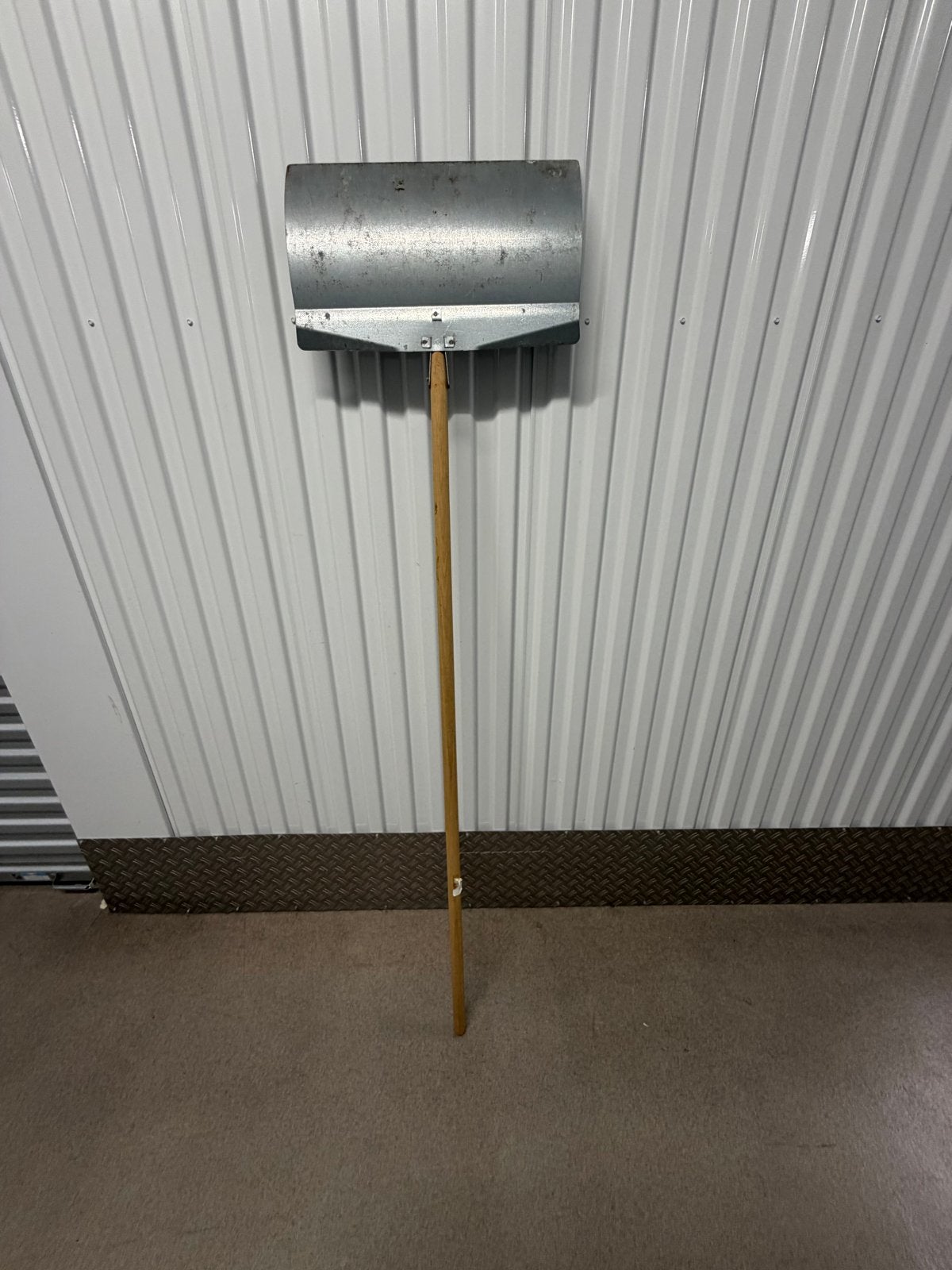 Metalen Sneeuwschuif met Lange Houten Steel, Doe-het-zelf en Verbouw, Ophalen, Gebruikt, Overige typen