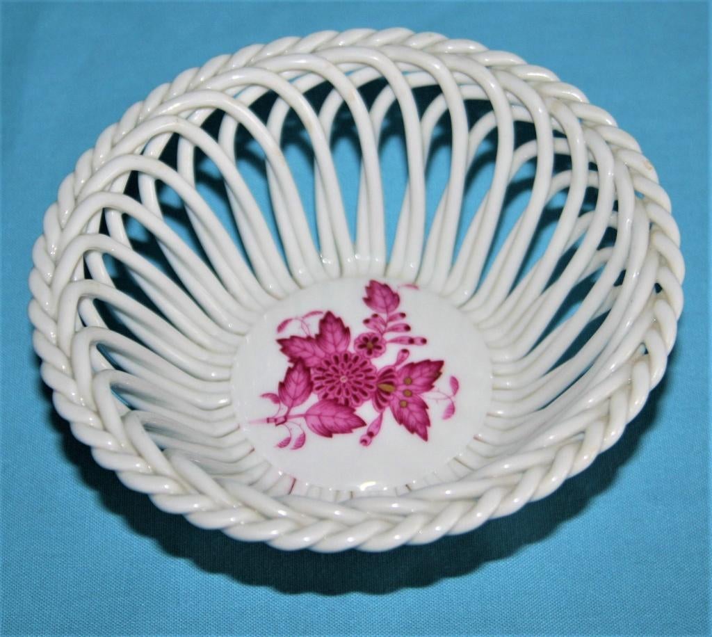 Herend - Hand Painted " Apponyi " in Pink - Basket - 7371/AP, Huis en Inrichting, Keuken | Servies, Overige typen, Ophalen of Verzenden