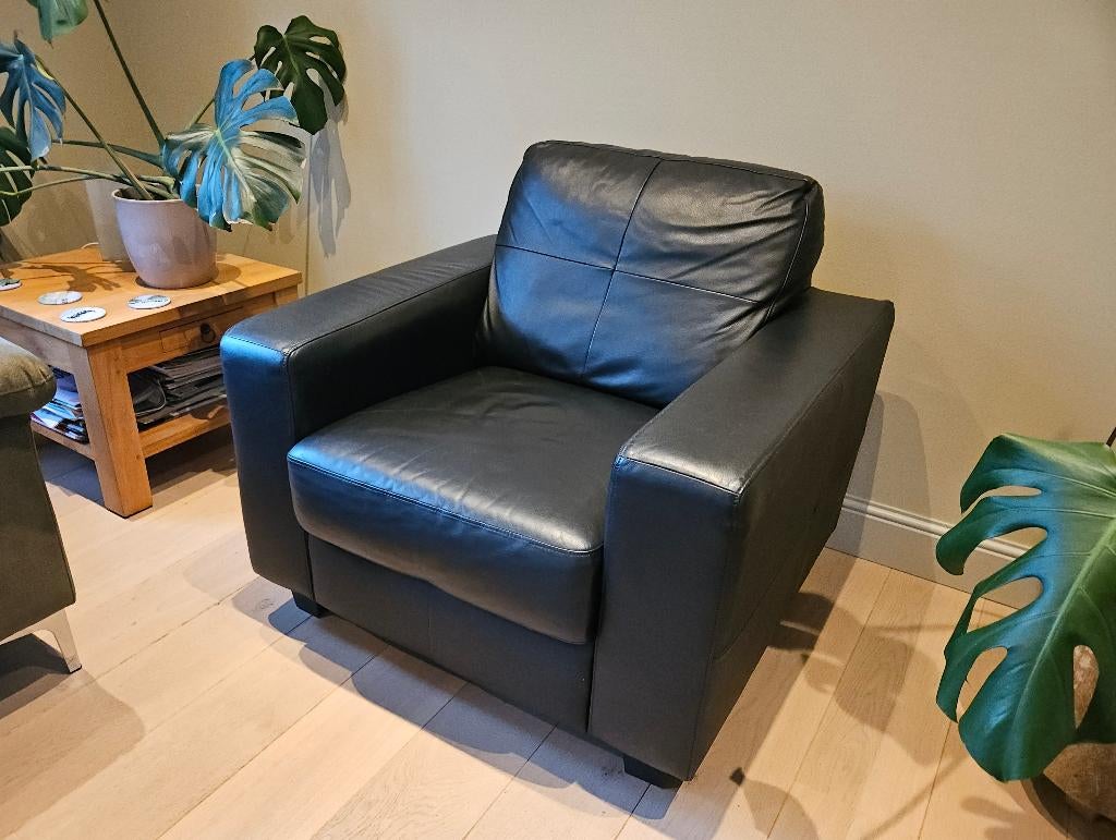2 stuks Ikea zwart leren fauteuil, Ophalen, Zo goed als nieuw, 75 tot 100 cm, Leer