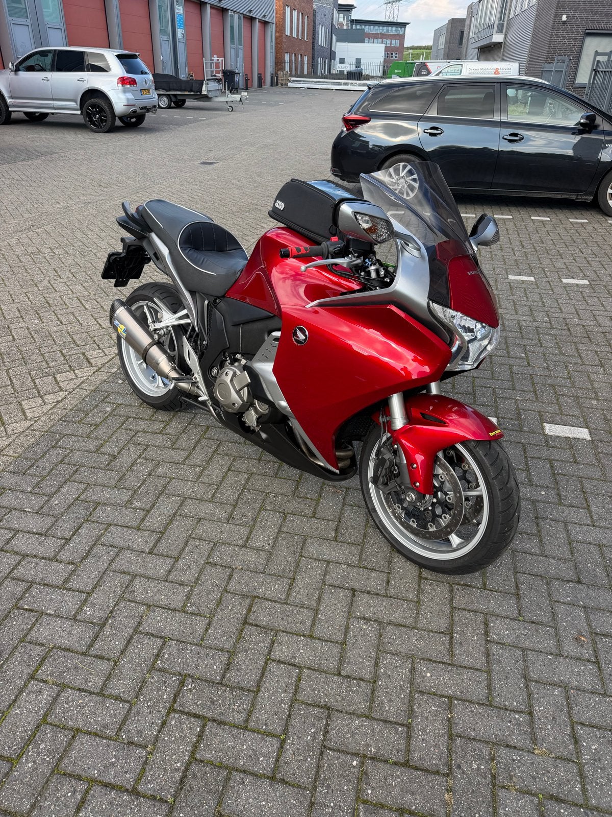 Honda VFR 1200 F DCT 2010 - Recent onderhoud, sportuitlaat, Motoren, Cardan-aandrijving, 4 cilinders, Motorrijbewijs A, Gebruikt