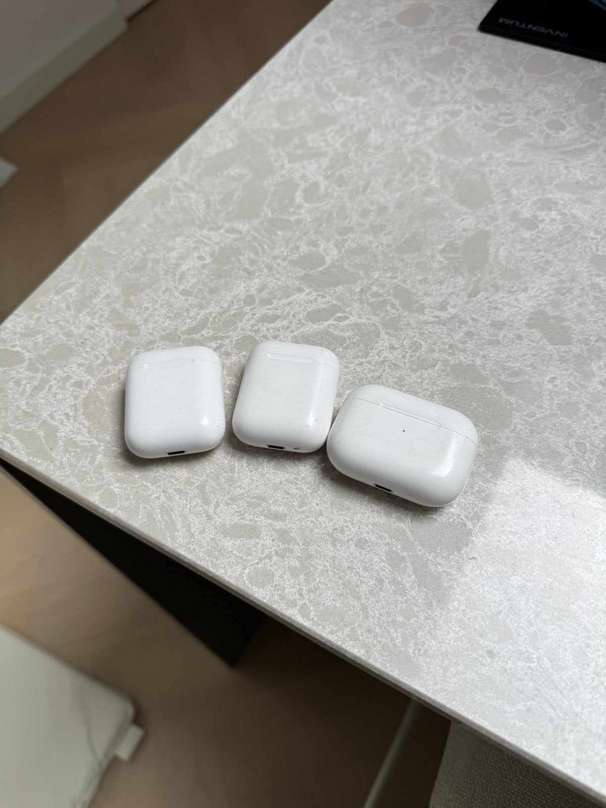 AirPods - 1 Pro, 2 Normale (dopje mist/schoonmaak nodig), Ophalen, Nieuw, Overige merken, Draadloos