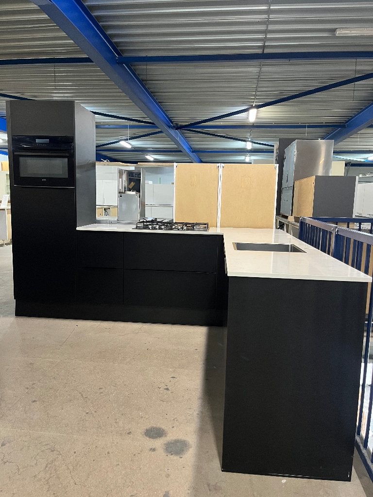 Keuken Compleet met APP 120Keukens op voorraad Nr. 3019, Ophalen, Zo goed als nieuw, Hoekkeuken, Greeploos