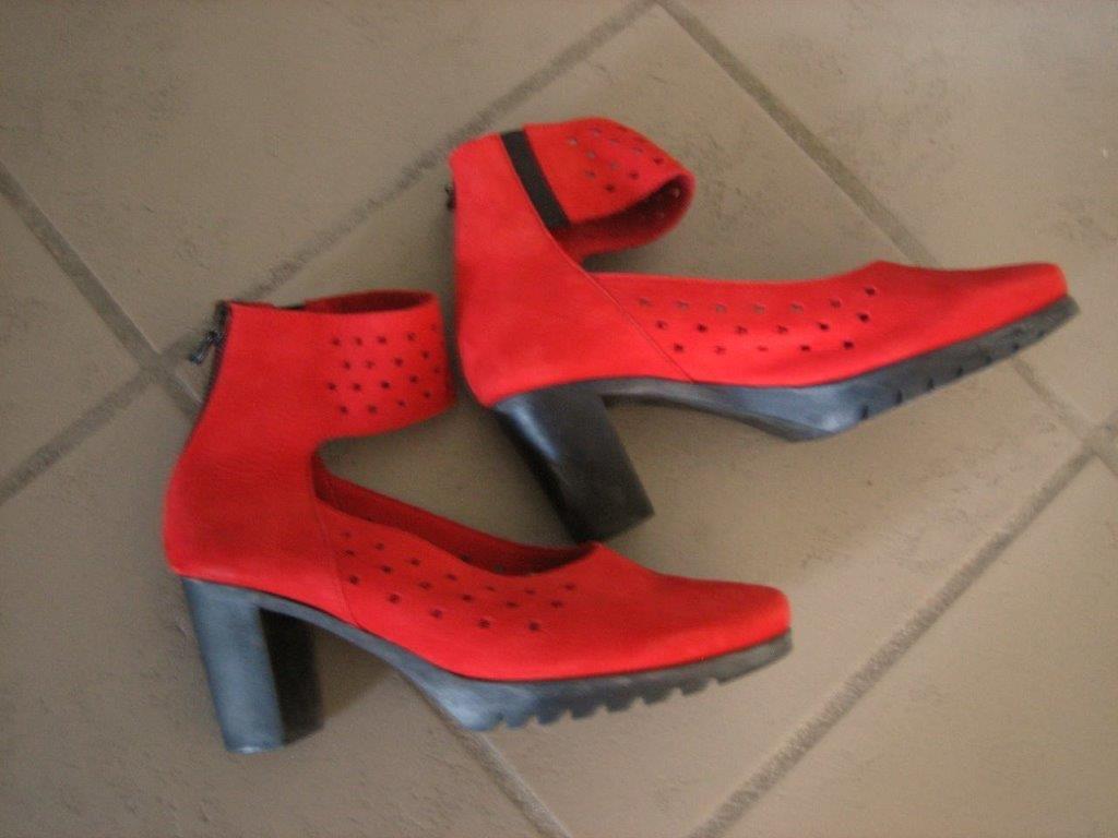 Zeer aparte rode opengewerkte nubuck pumps ARCHE 38 Snazzeys, Pumps, Verzenden, Zo goed als nieuw, Arche