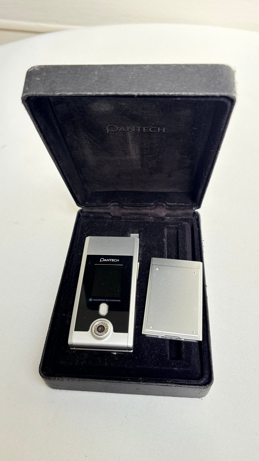 Pantech GI100 flip phone met vingerafdrukscanner en camera, Gebruikt, Inklapmodel, Ophalen of Verzenden, Minder dan 3 megapixel