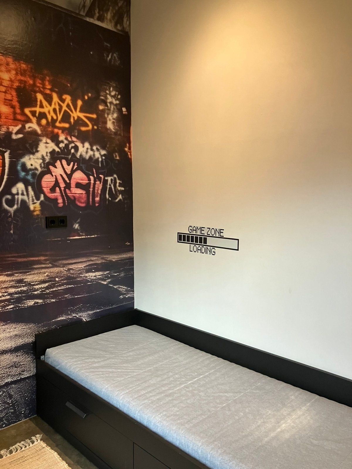 Zwart uitschuifbaar bed van Brimnes, Zwart, Tweepersoons, Ophalen of Verzenden, Zo goed als nieuw