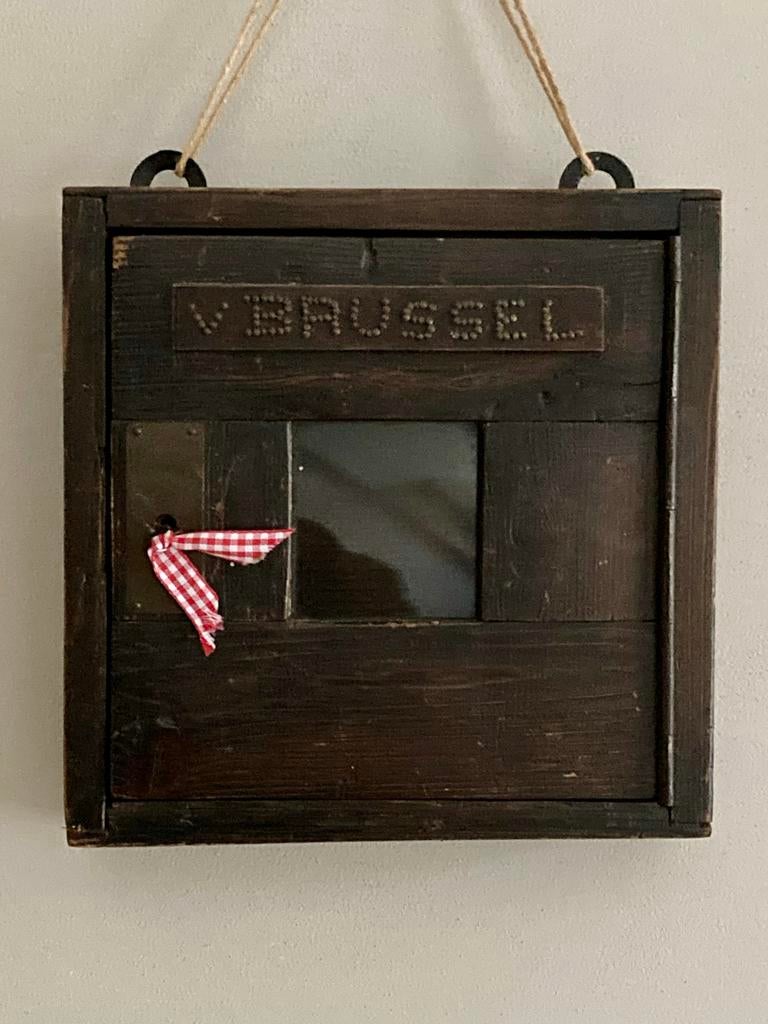 Uniek Antiek Donker Houten Brievenkastje - V BRUSSEL, Ophalen of Verzenden