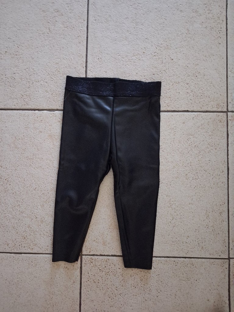 nep leren legging maat 74/80, Kinderen en Baby's, Babykleding | Maat 74, Ophalen, Broekje, Meisje, Zo goed als nieuw