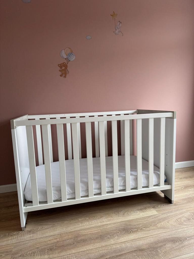 Babybed/ledikant inclusief matras, Ophalen, Gebruikt, Jongetje of Meisje