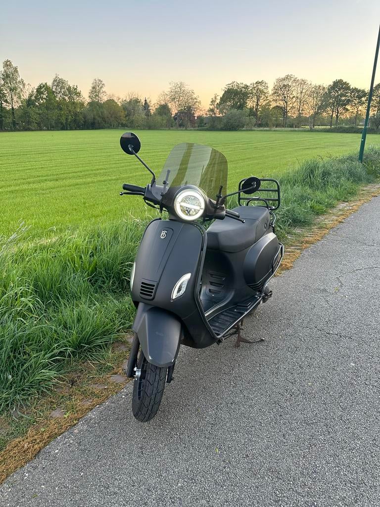BTC Riva Scooter - Mat Zwart - 2021, Fietsen en Brommers, Snorfietsen en Snorscooters, Ophalen of Verzenden, Gebruikt, Benzine